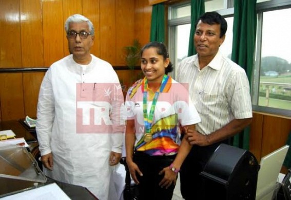 Tripura CM wakes up after 7 days to meet Olympic girl Dipa Karmakar : Modi Govt announced Rs 1.10 crores, Manik Sarkar shows empty hand Tripura CM wakes up after 7 days to meet Olympic girl Dipa Karmakar : Modi Govt announced Rs 1.10 crores, Manik Sarkar shows empty hand